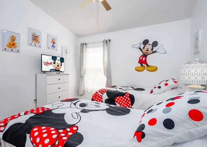 Spacious Vacation Home Near Disney W/ Private Pool- Perfect For Families!