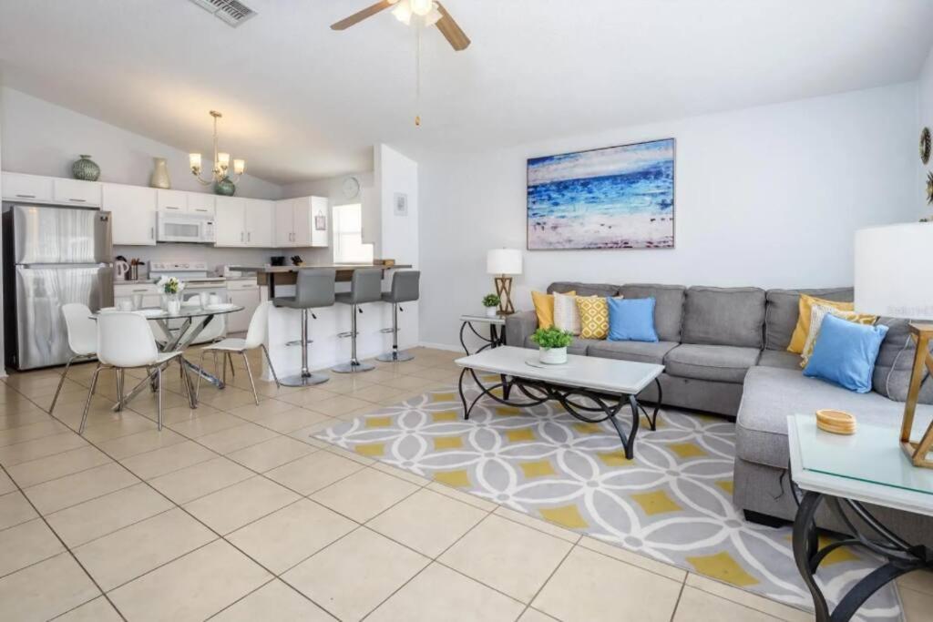 Spacious Vacation Near W/ Private Pool- Perfect For Families! Hébergement de vacances *