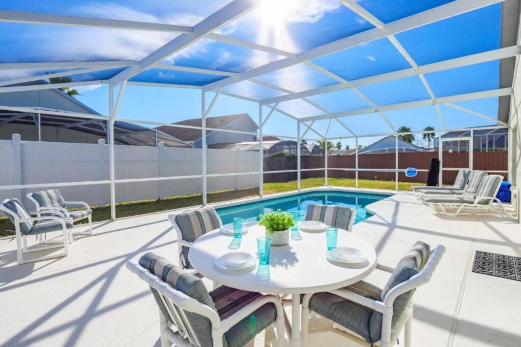 Spacious Vacation Near W/ Private Pool- Perfect For Families! Holiday home